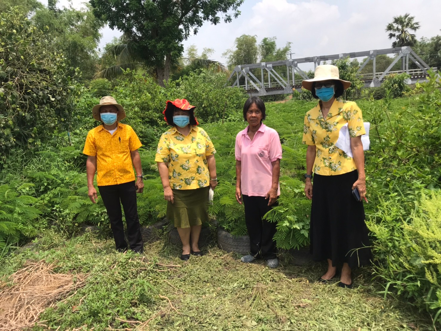 ติดตามการดำเนินงานโครงการพัฒนากสิกรรมสู่ระบบเศรษฐกิจพอเพียง : กิจกรรมเอามื้อสามัคคี โคก หนอง นา โมเดล หิ้วปิ่นโตไปเอามื้อสามัคคี ถือจอบเสียมไปพลิกฟื้นแผ่นดิน
