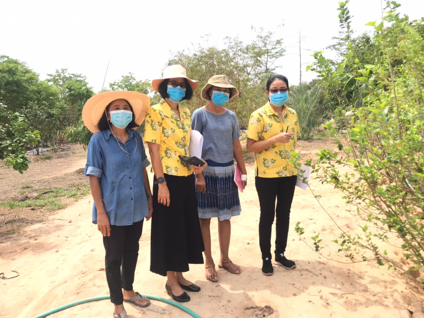 ติดตามการดำเนินงานโครงการพัฒนากสิกรรมสู่ระบบเศรษฐกิจพอเพียง : กิจกรรมเอามื้อสามัคคี โคก หนอง นา โมเดล หิ้วปิ่นโตไปเอามื้อสามัคคี ถือจอบเสียมไปพลิกฟื้นแผ่นดิน