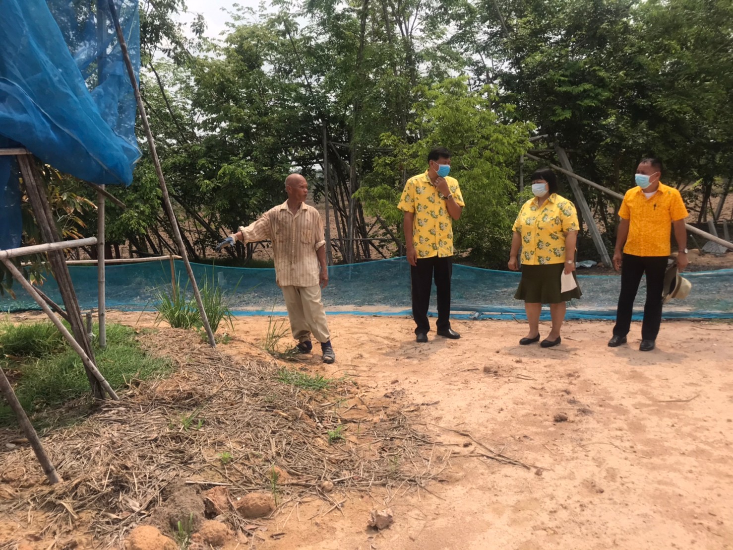 ติดตามการดำเนินงานโครงการพัฒนากสิกรรมสู่ระบบเศรษฐกิจพอเพียง : กิจกรรมเอามื้อสามัคคี โคก หนอง นา โมเดล หิ้วปิ่นโตไปเอามื้อสามัคคี ถือจอบเสียมไปพลิกฟื้นแผ่นดิน