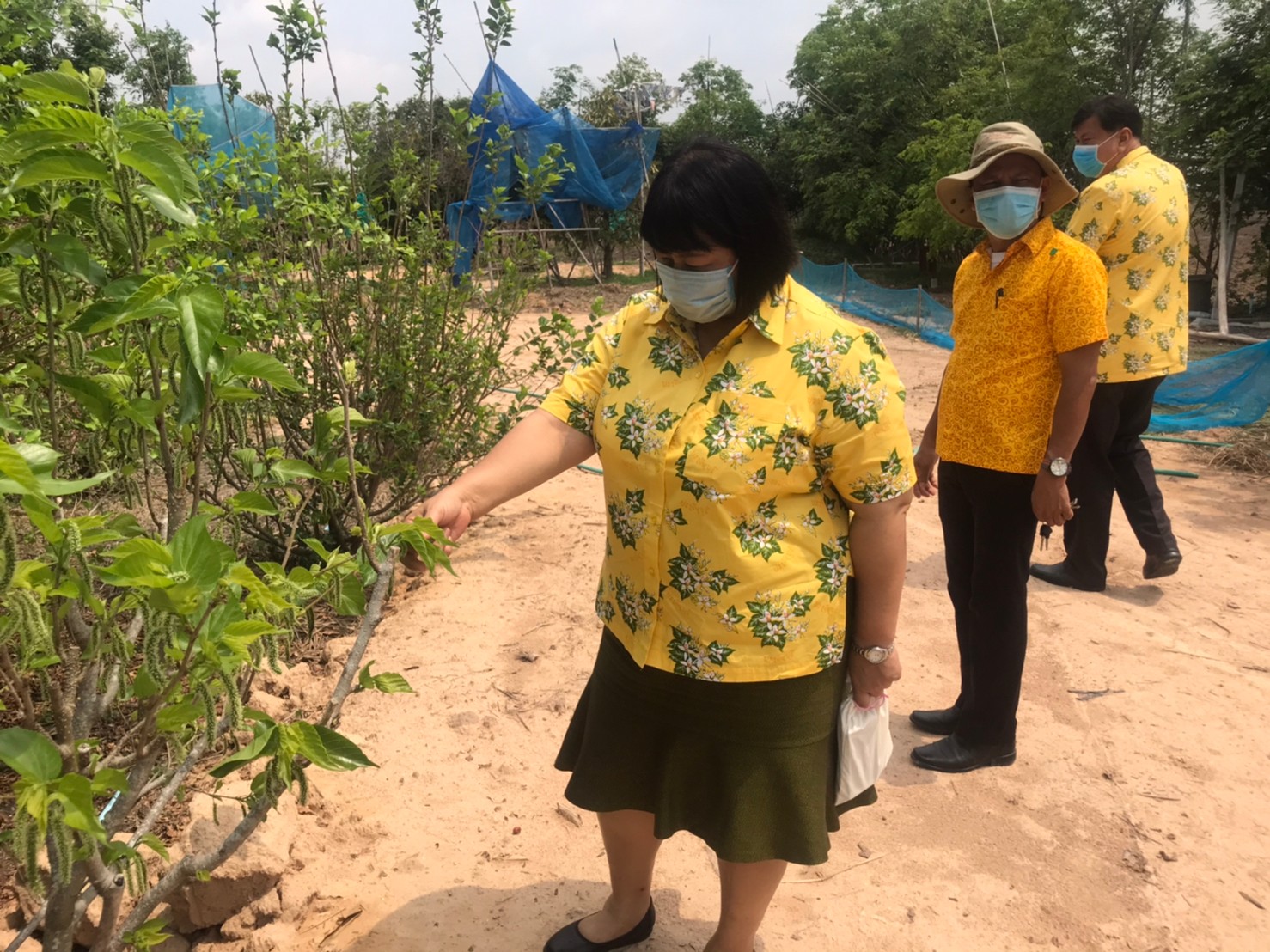 ติดตามการดำเนินงานโครงการพัฒนากสิกรรมสู่ระบบเศรษฐกิจพอเพียง : กิจกรรมเอามื้อสามัคคี โคก หนอง นา โมเดล หิ้วปิ่นโตไปเอามื้อสามัคคี ถือจอบเสียมไปพลิกฟื้นแผ่นดิน