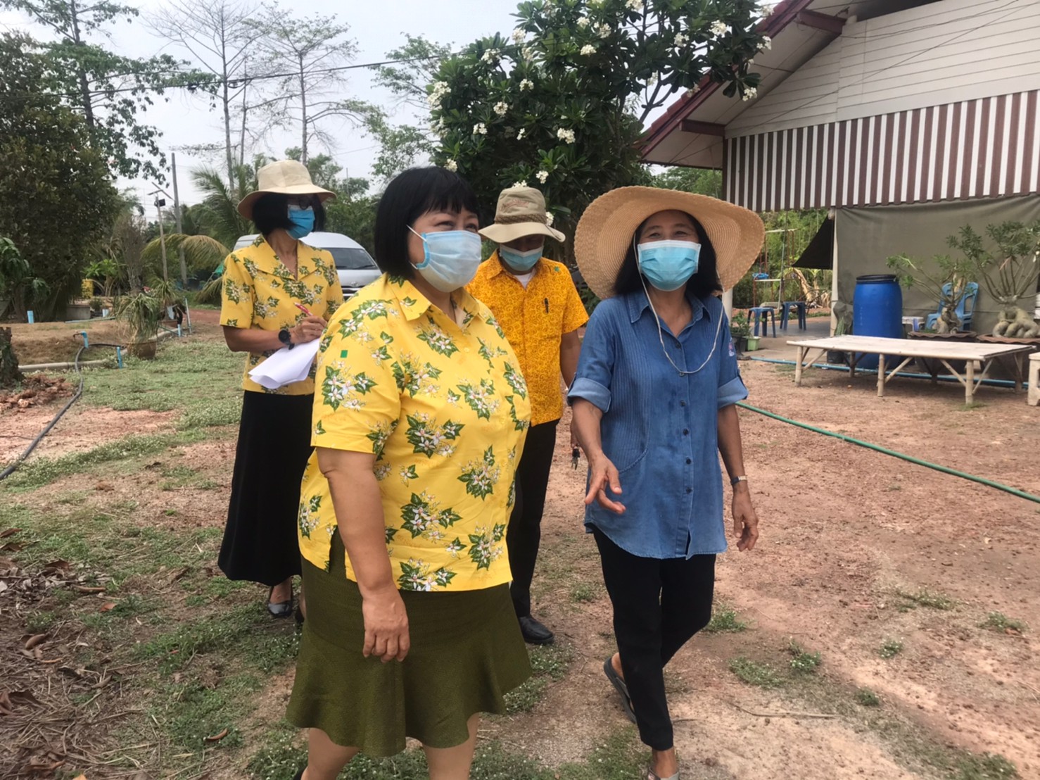 ติดตามการดำเนินงานโครงการพัฒนากสิกรรมสู่ระบบเศรษฐกิจพอเพียง : กิจกรรมเอามื้อสามัคคี โคก หนอง นา โมเดล หิ้วปิ่นโตไปเอามื้อสามัคคี ถือจอบเสียมไปพลิกฟื้นแผ่นดิน