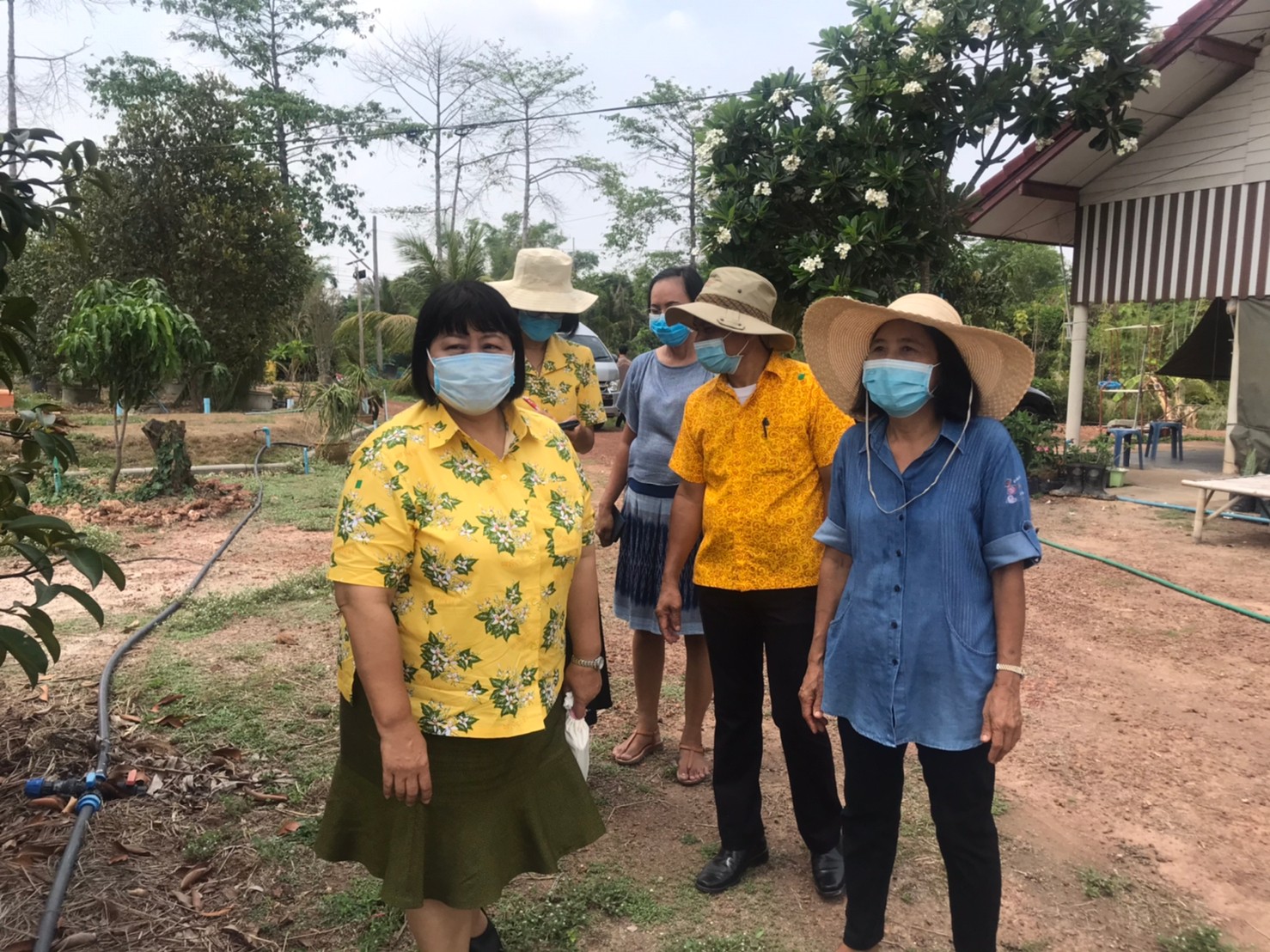 ติดตามการดำเนินงานโครงการพัฒนากสิกรรมสู่ระบบเศรษฐกิจพอเพียง : กิจกรรมเอามื้อสามัคคี โคก หนอง นา โมเดล หิ้วปิ่นโตไปเอามื้อสามัคคี ถือจอบเสียมไปพลิกฟื้นแผ่นดิน