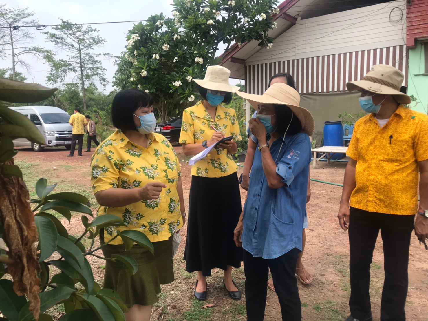 ติดตามการดำเนินงานโครงการพัฒนากสิกรรมสู่ระบบเศรษฐกิจพอเพียง : กิจกรรมเอามื้อสามัคคี โคก หนอง นา โมเดล หิ้วปิ่นโตไปเอามื้อสามัคคี ถือจอบเสียมไปพลิกฟื้นแผ่นดิน
