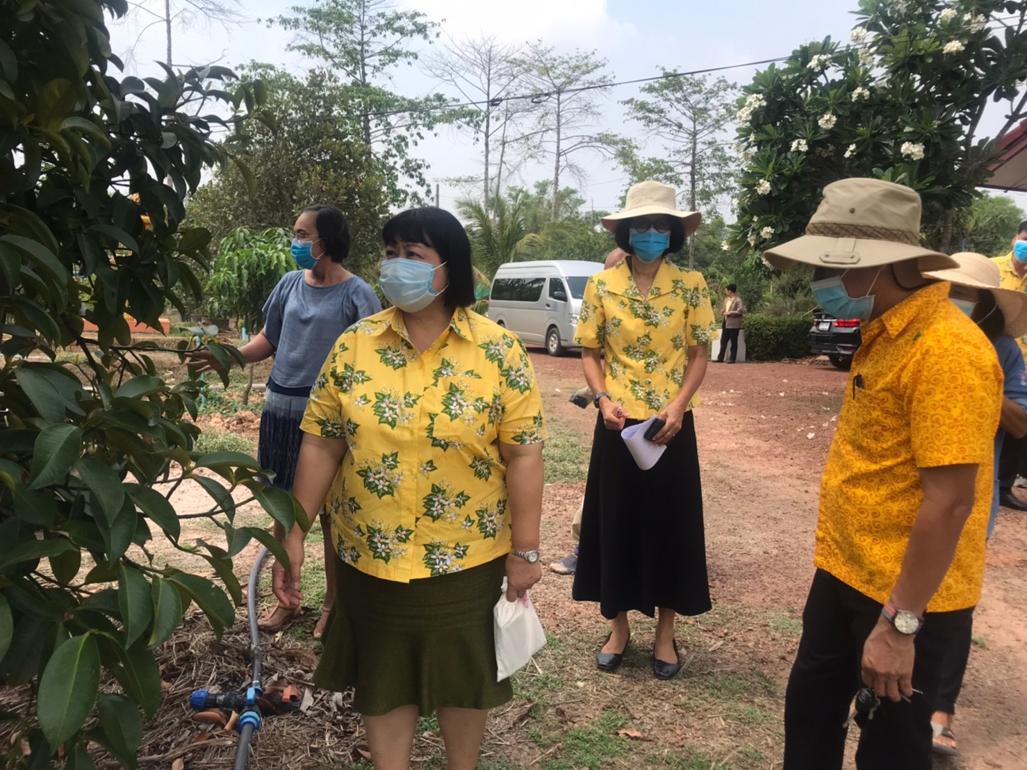 ติดตามการดำเนินงานโครงการพัฒนากสิกรรมสู่ระบบเศรษฐกิจพอเพียง : กิจกรรมเอามื้อสามัคคี โคก หนอง นา โมเดล หิ้วปิ่นโตไปเอามื้อสามัคคี ถือจอบเสียมไปพลิกฟื้นแผ่นดิน
