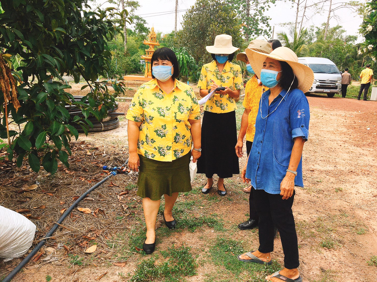 ติดตามการดำเนินงานโครงการพัฒนากสิกรรมสู่ระบบเศรษฐกิจพอเพียง : กิจกรรมเอามื้อสามัคคี โคก หนอง นา โมเดล หิ้วปิ่นโตไปเอามื้อสามัคคี ถือจอบเสียมไปพลิกฟื้นแผ่นดิน