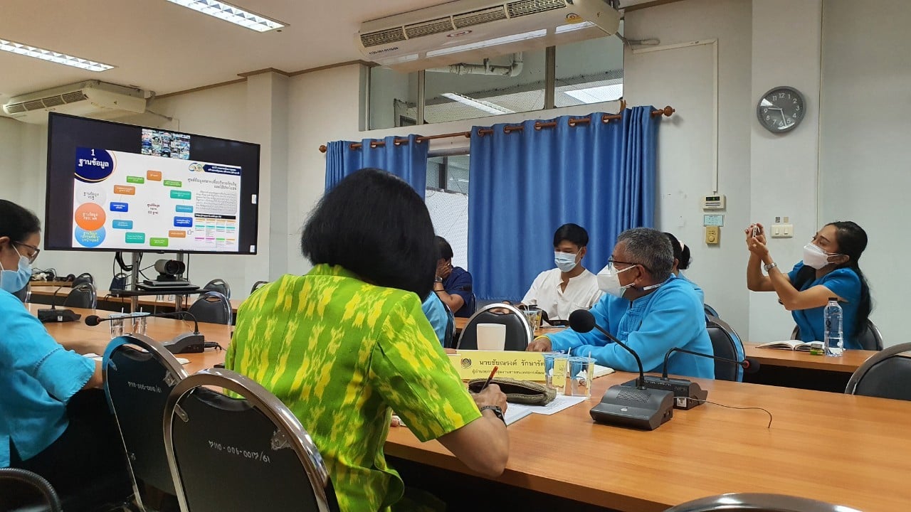 การประชุมรับมอบนโยบายการขับเคลื่อนงานพัฒนาชุมชน ประจำปี ๒๕๖๕ ผ่านระบบ VDO Conference