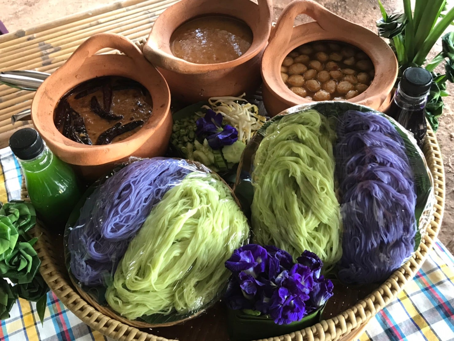 สืบสานภูมิปัญญาไทยพวน สู่อาชีพขนมจีนสมุนไพรกลุ่มสตรีบ้านแล้ง ตำบลดงกระทงยาม อำเภอศรีมหาโพธิ จังหวัดปราจีนบุรี