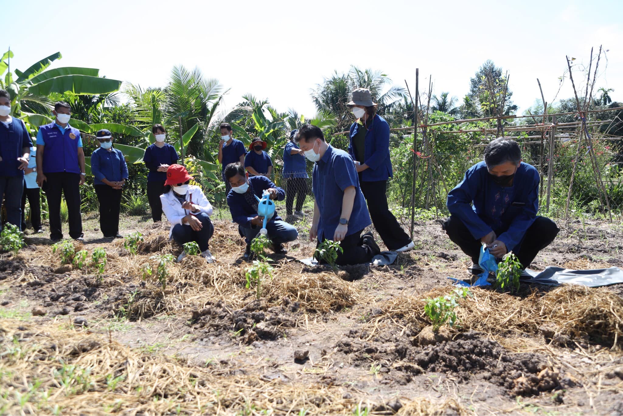 ตรวจเยี่ยมการดำเนินงานโครงการพัฒนาพื้นที่ต้นแบบการพัฒนาคุณภาพชีวิตตามหลักทฤษฎีใหม่ ประยุกต์สู่ “โคก หนอง นา โมเดล” ของ ร.อ.มานิต คำดวง อำเภอเมืองปราจีนบุรี
