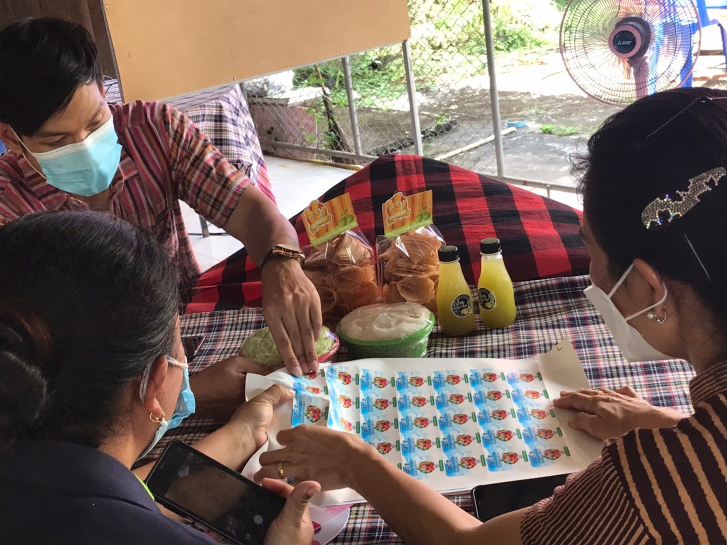 สืบสานภูมิปัญญาไทยพวน สู่อาชีพขนมจีนสมุนไพรกลุ่มสตรีบ้านแล้ง ตำบลดงกระทงยาม อำเภอศรีมหาโพธิ จังหวัดปราจีนบุรี