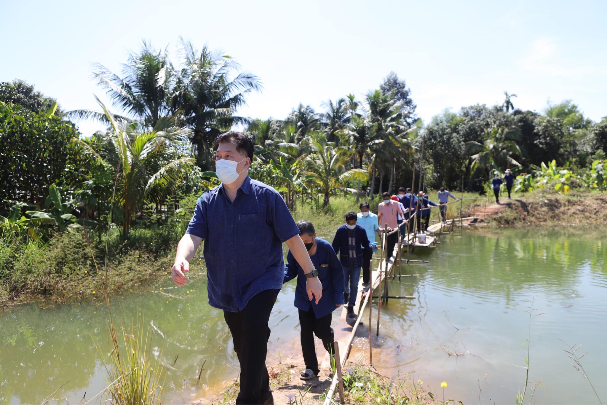 ตรวจเยี่ยมการดำเนินงานโครงการพัฒนาพื้นที่ต้นแบบการพัฒนาคุณภาพชีวิตตามหลักทฤษฎีใหม่ ประยุกต์สู่ “โคก หนอง นา โมเดล” ของ ร.อ.มานิต คำดวง อำเภอเมืองปราจีนบุรี
