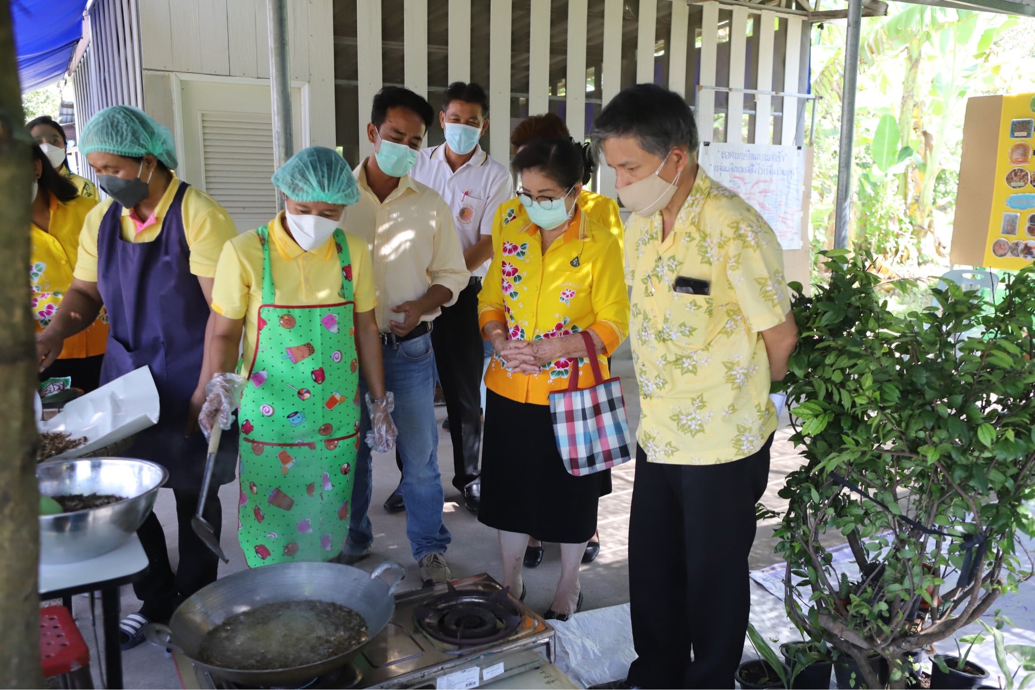 พช.ปราจีนบุรี เยี่ยมชมกองทุนกองทุนพัฒนาบทบาทสตรี “กลุ่มผู้ผลิตแมงสดิ้งไร้กลิ่น บ้านบุสูง”