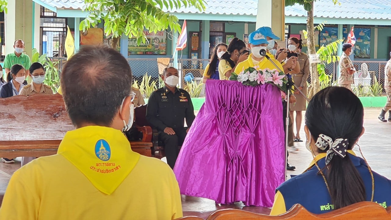 พช.ปราจีนบุรี ร่วมมอบทุนพัฒนาเด็กชนบทฯ หน่วยบำบัดทุกข์ บำรุงสุข สร้างรอยยิ้มให้ประชาชน