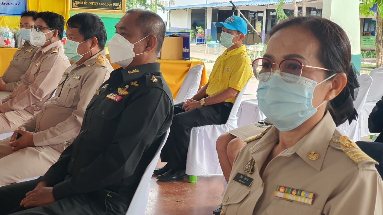 พช.ปราจีนบุรี ร่วมมอบทุนพัฒนาเด็กชนบทฯ หน่วยบำบัดทุกข์ บำรุงสุข สร้างรอยยิ้มให้ประชาชน