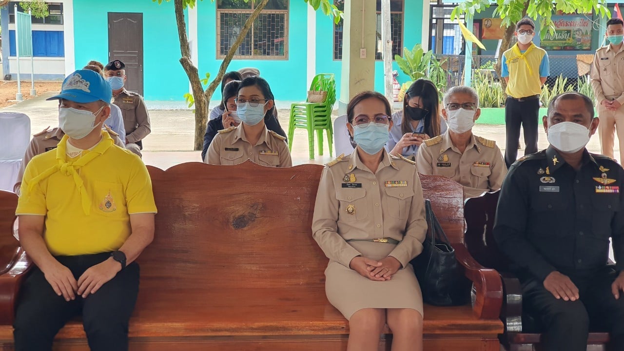พช.ปราจีนบุรี ร่วมมอบทุนพัฒนาเด็กชนบทฯ หน่วยบำบัดทุกข์ บำรุงสุข สร้างรอยยิ้มให้ประชาชน