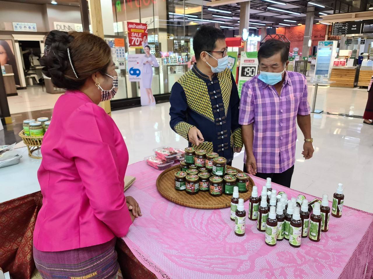 พช.จังหวัดปราจีนบุรี เชิญร่วมกิจกรรมทดสอบตลาด สำหรับการพัฒนาผลิตภัณฑ์ OTOP  และการแสดงสินค้าจำหน่ายผ้าทอลายขอเจ้าฟ้าสิริวัณณวรี
