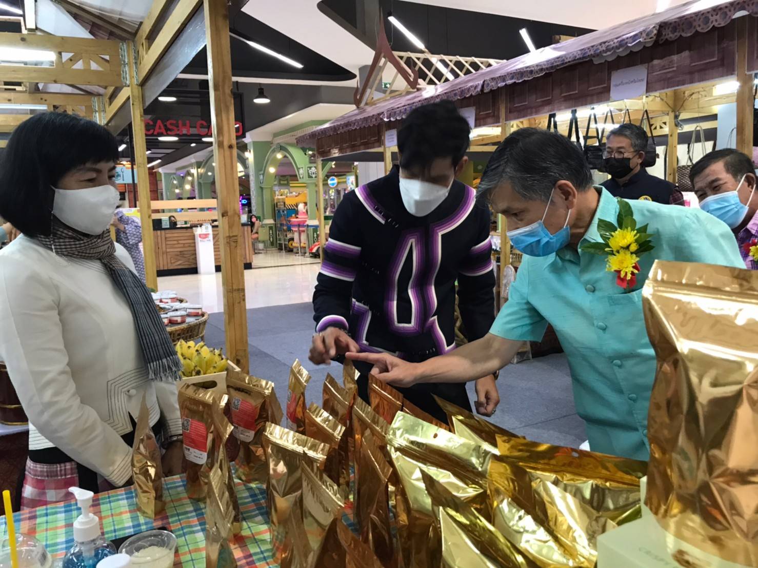 พช.จังหวัดปราจีนบุรี เชิญร่วมกิจกรรมทดสอบตลาด สำหรับการพัฒนาผลิตภัณฑ์ OTOP  และการแสดงสินค้าจำหน่ายผ้าทอลายขอเจ้าฟ้าสิริวัณณวรี