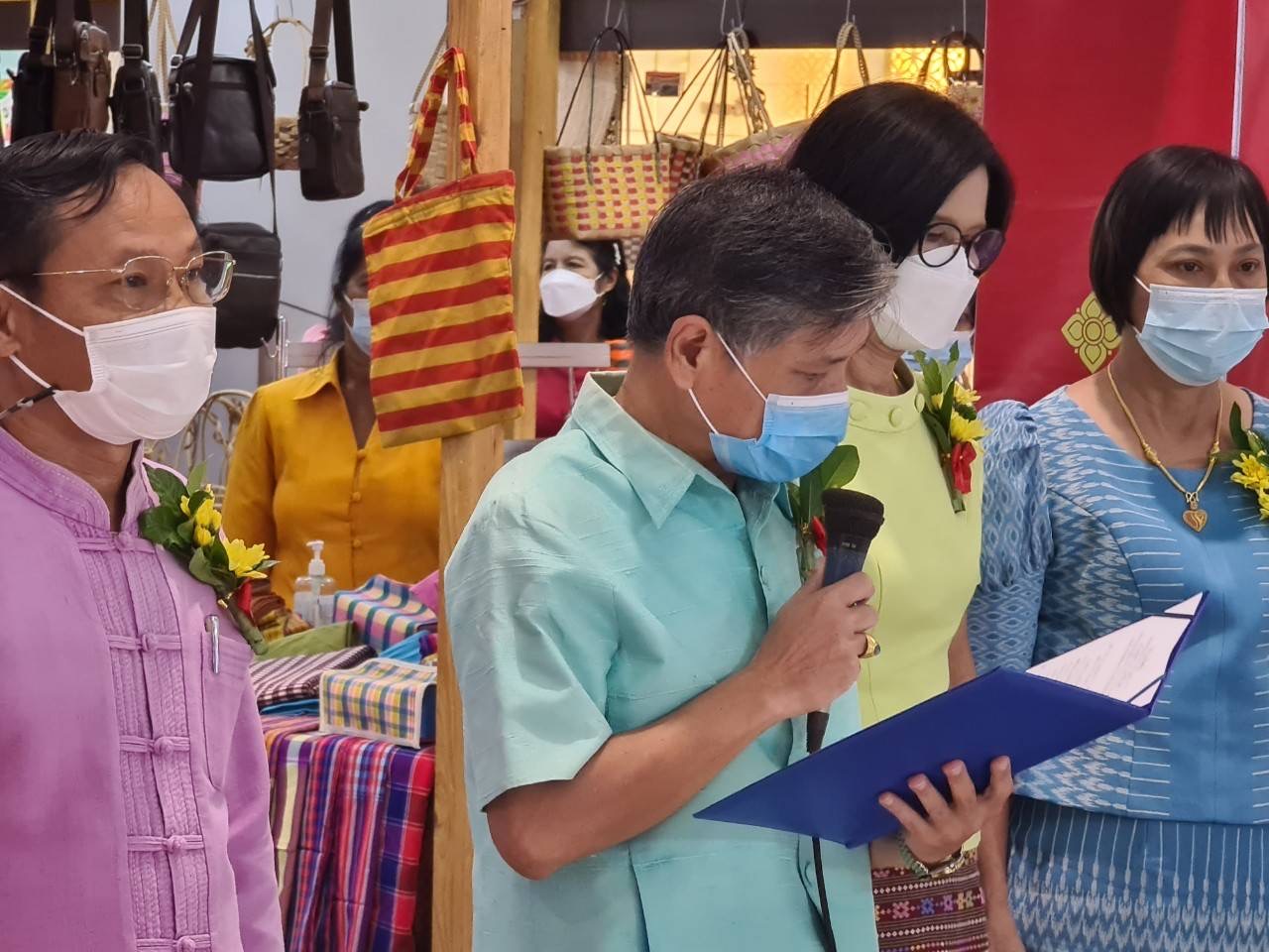 พช.จังหวัดปราจีนบุรี เชิญร่วมกิจกรรมทดสอบตลาด สำหรับการพัฒนาผลิตภัณฑ์ OTOP  และการแสดงสินค้าจำหน่ายผ้าทอลายขอเจ้าฟ้าสิริวัณณวรี