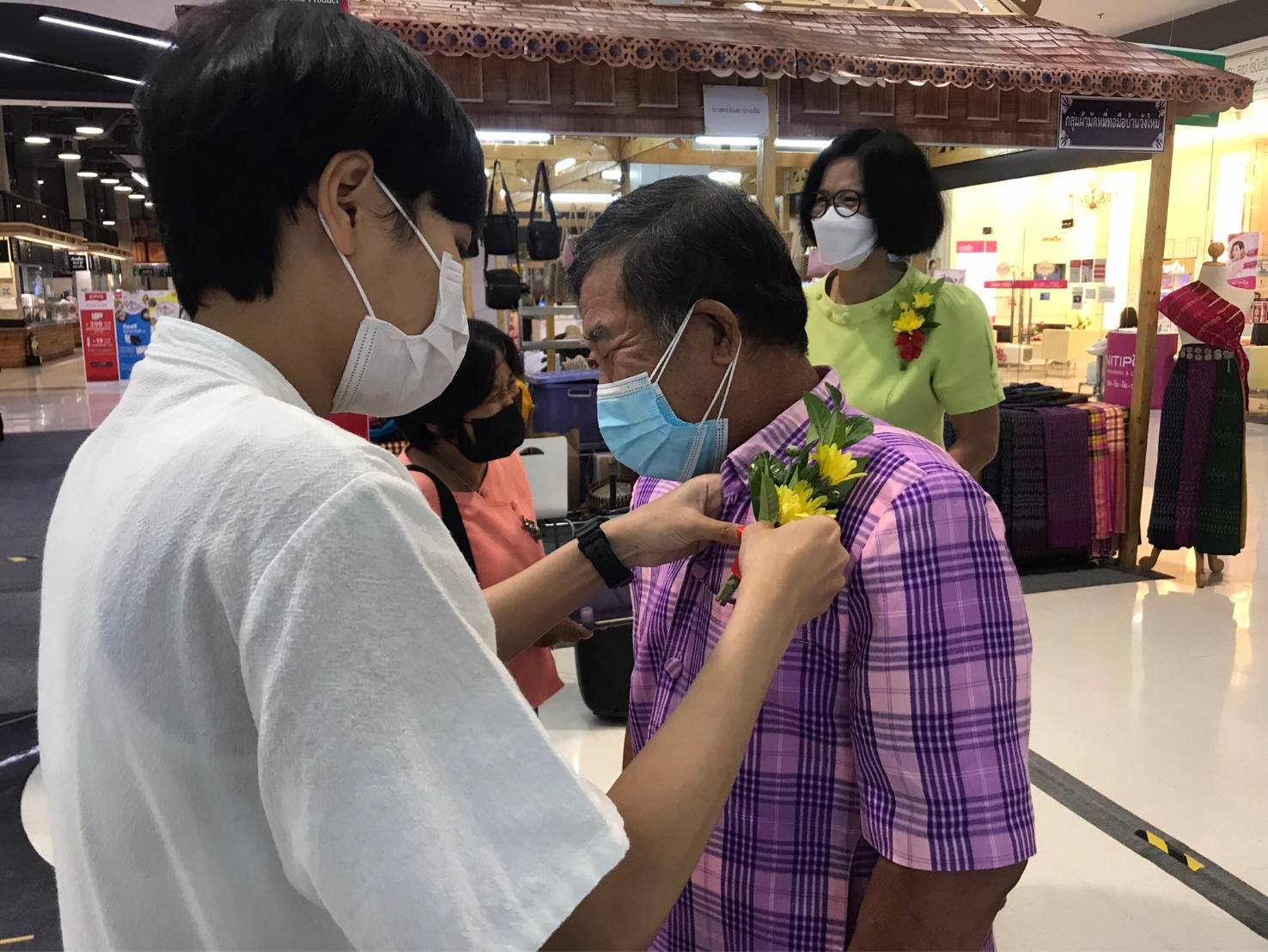 พช.จังหวัดปราจีนบุรี เชิญร่วมกิจกรรมทดสอบตลาด สำหรับการพัฒนาผลิตภัณฑ์ OTOP  และการแสดงสินค้าจำหน่ายผ้าทอลายขอเจ้าฟ้าสิริวัณณวรี
