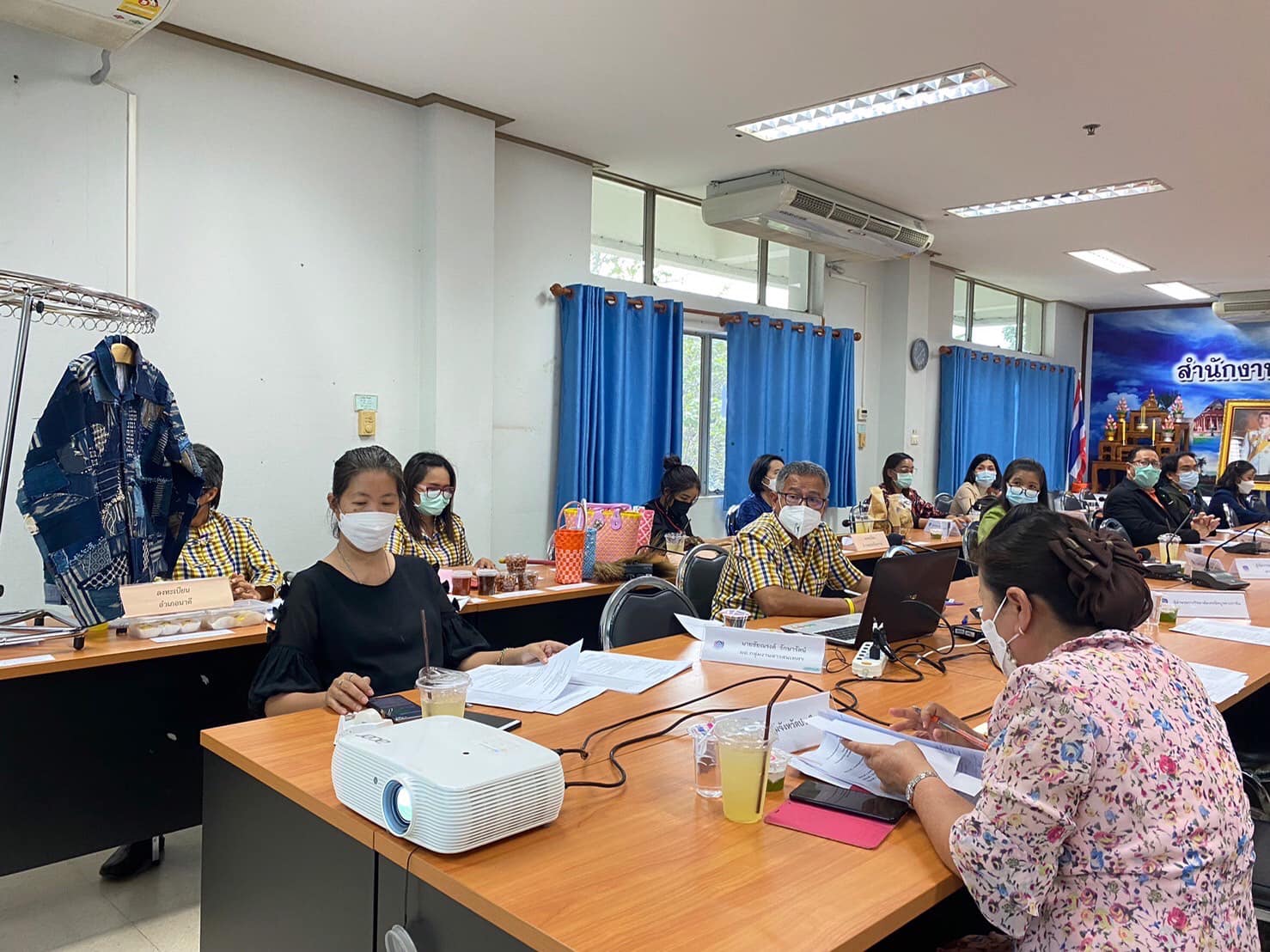 พช.ปราจีนบุรี จัดประชุมคณะกรรมการเครือข่ายองค์ความรู้ (Knowledge-Based OTOP : KBO) ปี 2565 จังหวัดปราจีนบุรี เพื่อคัดเลือกกลุ่มและผลิตภัณฑ์เข้าร่วมโครงการปี 2565