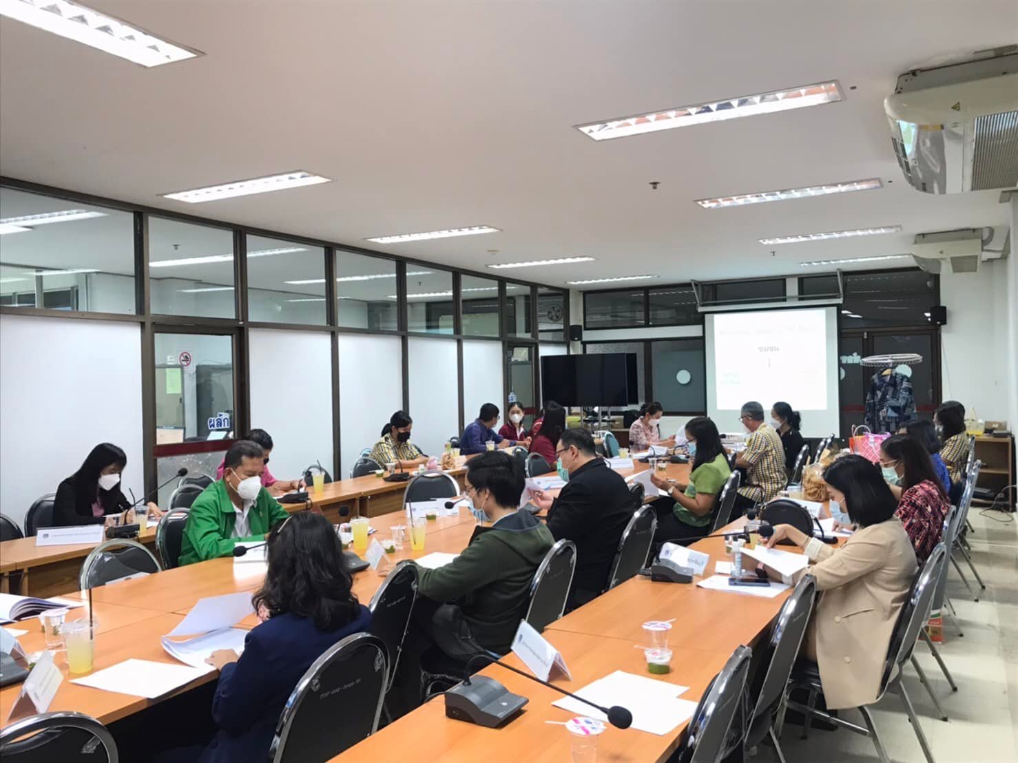 พช.ปราจีนบุรี จัดประชุมคณะกรรมการเครือข่ายองค์ความรู้ (Knowledge-Based OTOP : KBO) ปี 2565 จังหวัดปราจีนบุรี เพื่อคัดเลือกกลุ่มและผลิตภัณฑ์เข้าร่วมโครงการปี 2565
