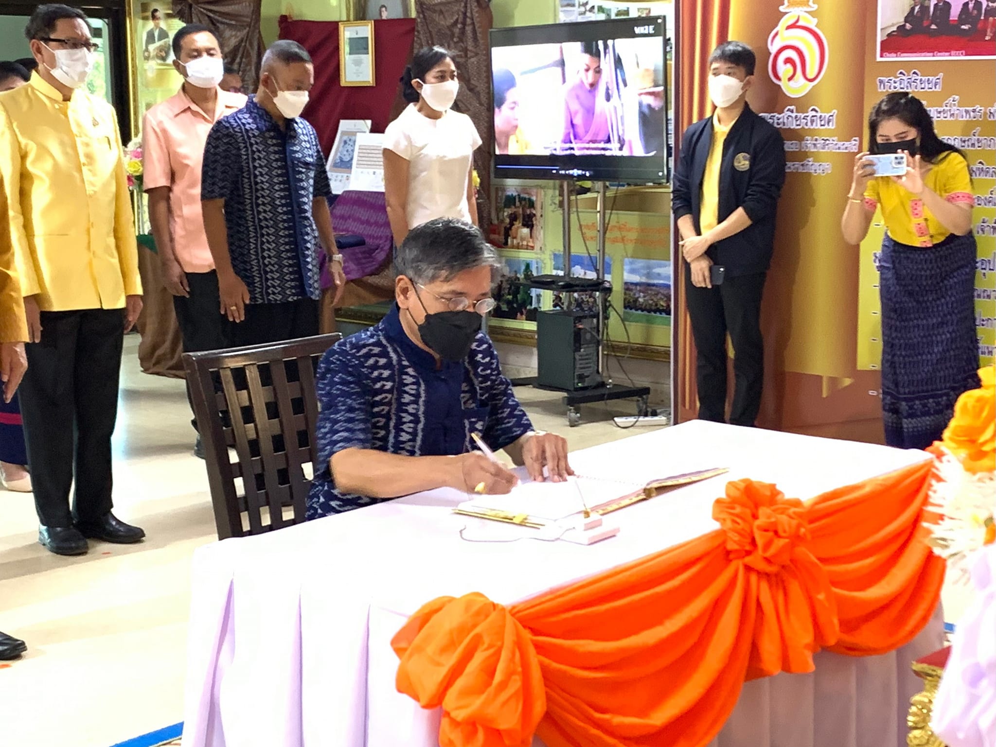 พช.ปราจีนบุรี จัดกิจกรรมเฉลิมพระเกียรติเนื่องในวันคล้ายวันประสูติของสมเด็จพระเจ้าลูกเธอ เจ้าฟ้าสิริวัณณวรี นารีรัตนราชกัญญา 8 มกราคม 2565 พร้อมเชิญชวนชาวปราจีนบุรีแต่งกายด้วยผ้าไทย ผ้าพื้นถิ่น และผ้าลายพระราชทาน