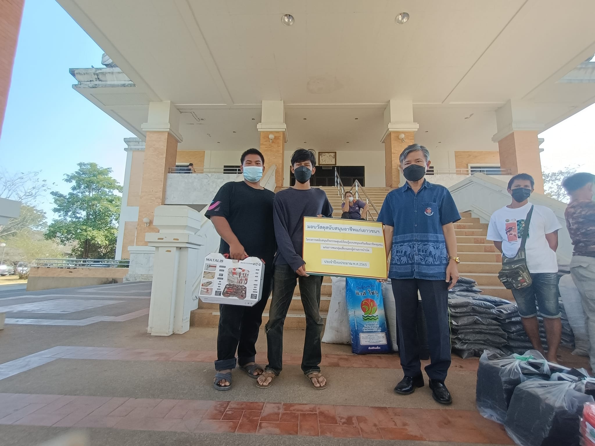 พช.ปราจีนบุรี สนับสนุนกิจกรรมศูนย์เรียนรู้ต้นแบบหนุนเสริมสัมมาชีพแก่เยาวชนกลุ่มเสี่ยงหรือ ผู้ผ่านการบำบัดกิจกรรมค่าใช้จ่ายในการฝึกอบรมเรียนรู้และเสริมสร้างทักษะการประกอบอาชีพ
