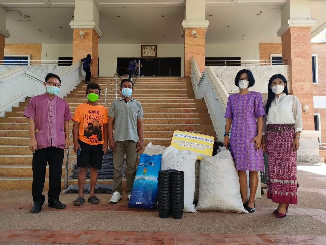 พช.ปราจีนบุรี สนับสนุนกิจกรรมศูนย์เรียนรู้ต้นแบบหนุนเสริมสัมมาชีพแก่เยาวชนกลุ่มเสี่ยงหรือ ผู้ผ่านการบำบัดกิจกรรมค่าใช้จ่ายในการฝึกอบรมเรียนรู้และเสริมสร้างทักษะการประกอบอาชีพ