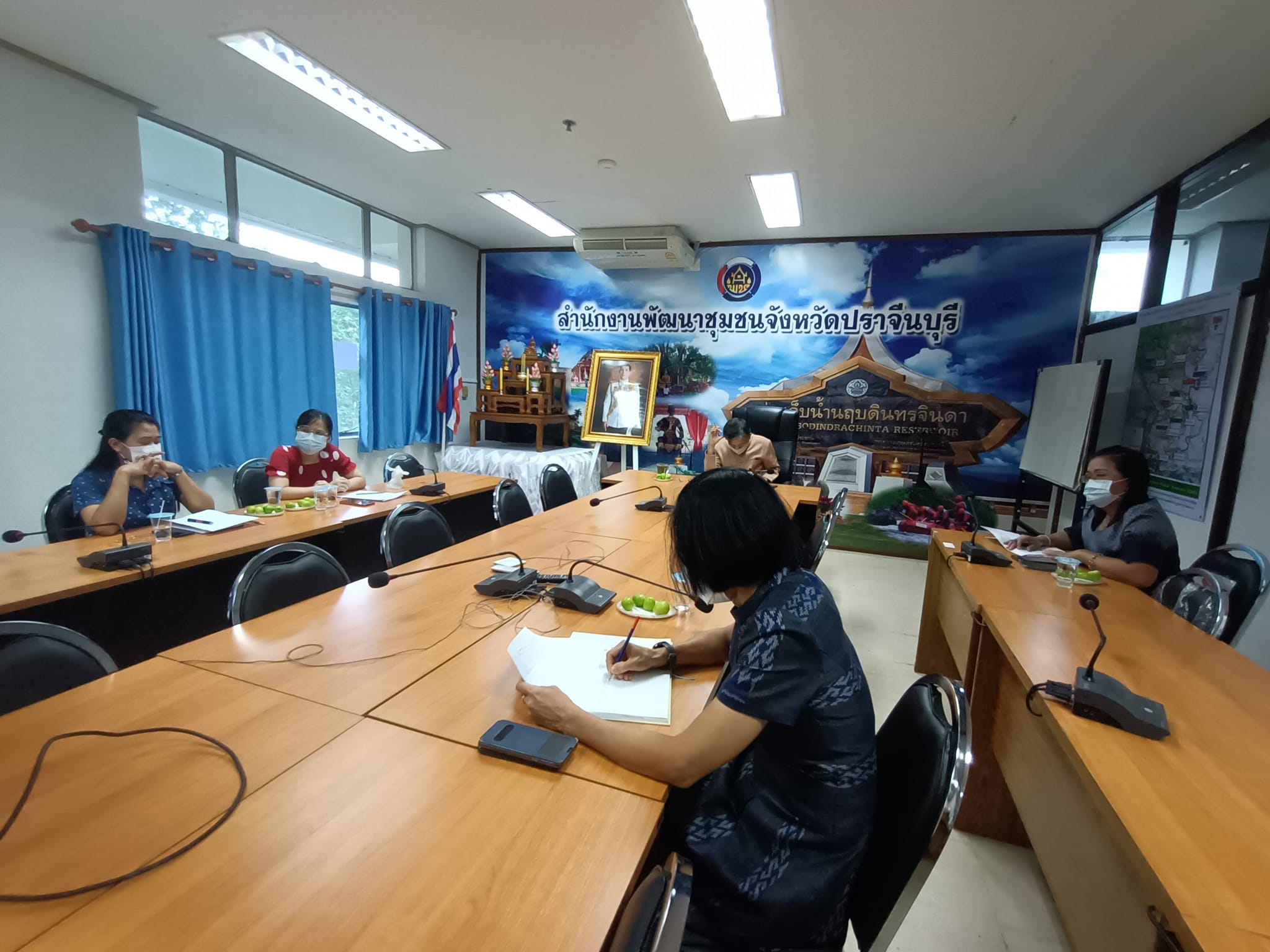 พช.ปราจีนบุรี ร่วมประชุมคณะทำงานติดตามเร่งรัดการเบิกจ่ายภาครัฐของกรมการพัฒนาชุมชน ประจำปีงบประมาณ พ.ศ.2565 ครั้งที่1/2565 ผ่านระบบวีดีทัศน์ทางไกล (Video Conference)