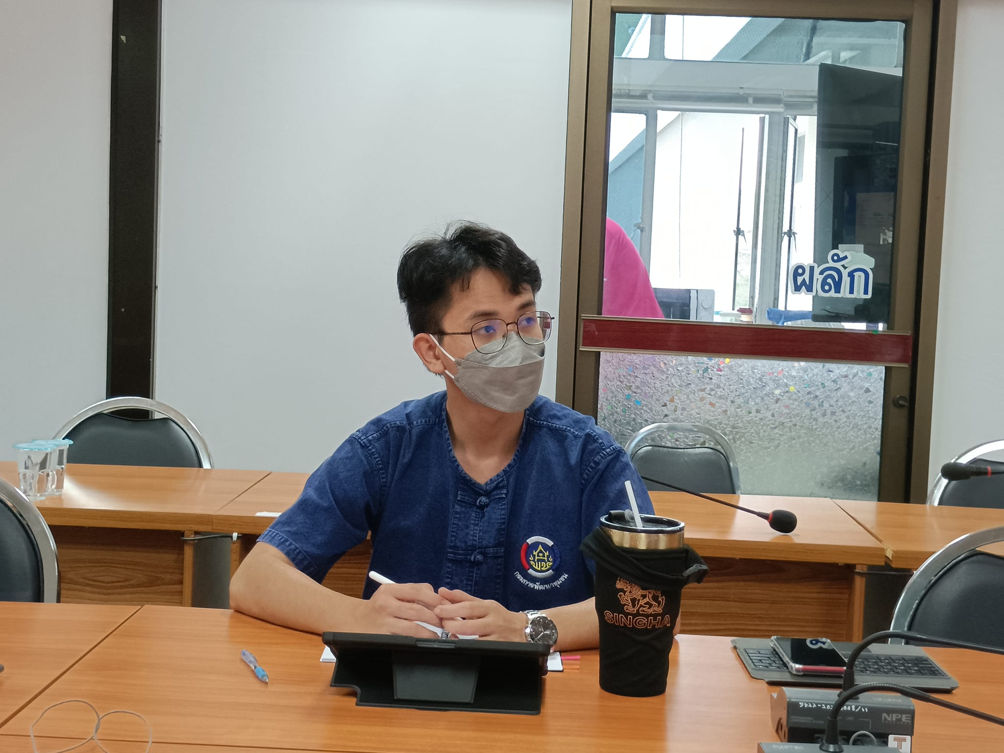 พช.ปราจีนบุรี ร่วมประชุมติดตามการดำเนินงานและการใช้จ่ายงบประมาณกองทุนพัฒนาบทบาทสตรี ประจำปีงบประมาณ พ.ศ. 2565 ผ่านระบบวีดิทัศน์ทางไกล (Video Conference) ครั้งที่ 1/2565