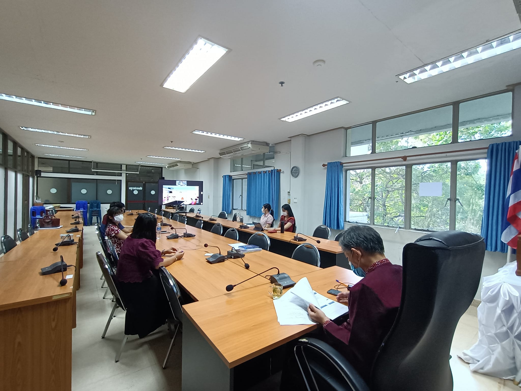 พช.ปราจีนบุรี ร่วมประชุมติดตามการดำเนินงานและการใช้จ่ายงบประมาณกองทุนพัฒนาบทบาทสตรี ประจำปีงบประมาณ พ.ศ. 2565 ผ่านระบบวีดิทัศน์ทางไกล (Video Conference) ครั้งที่ 1/2565