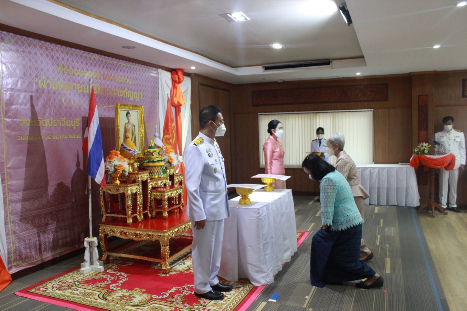 พช.ปราจีนบุรี จัดพิธีมอบลายผ้าพระราชทาน ลาย “ ผ้าขิดลายนารีรัตนราชกัญญา “