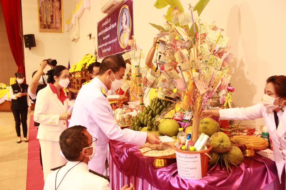 จังหวัดปราจีนบุรี จัดพิธีทอดผ้าป่าสมทบทุนกองทุนพัฒนาเด็กชนบทในพระราชูปถัมภ์ สมเด็จพระเทพรัตนราชสุดาฯ สยามบรมราชกุมารี จังหวัดปราจีนบุรี ประจำปี 2565