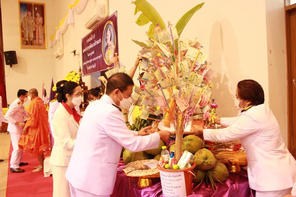 จังหวัดปราจีนบุรี จัดพิธีทอดผ้าป่าสมทบทุนกองทุนพัฒนาเด็กชนบทในพระราชูปถัมภ์ สมเด็จพระเทพรัตนราชสุดาฯ สยามบรมราชกุมารี จังหวัดปราจีนบุรี ประจำปี 2565