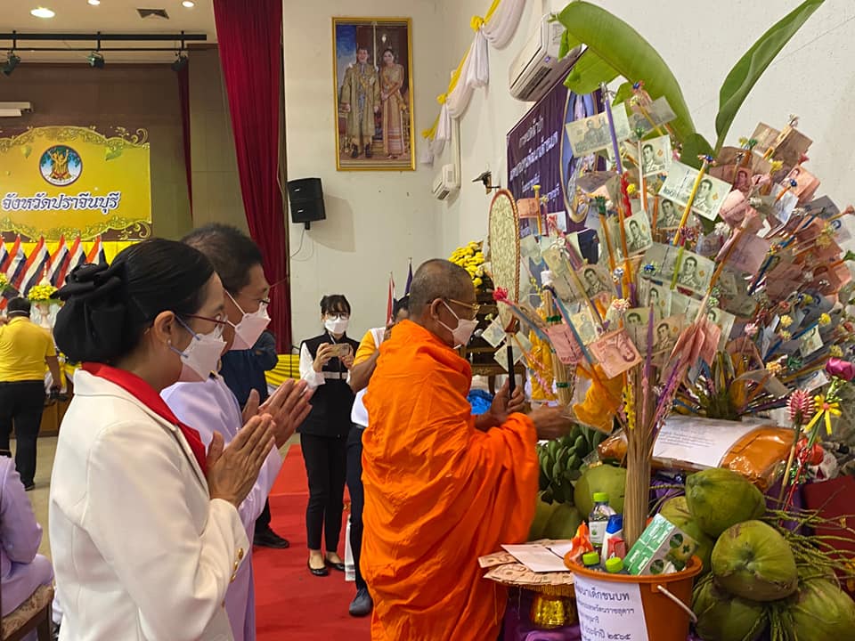 จังหวัดปราจีนบุรี จัดพิธีทอดผ้าป่าสมทบทุนกองทุนพัฒนาเด็กชนบทในพระราชูปถัมภ์ สมเด็จพระเทพรัตนราชสุดาฯ สยามบรมราชกุมารี จังหวัดปราจีนบุรี ประจำปี 2565