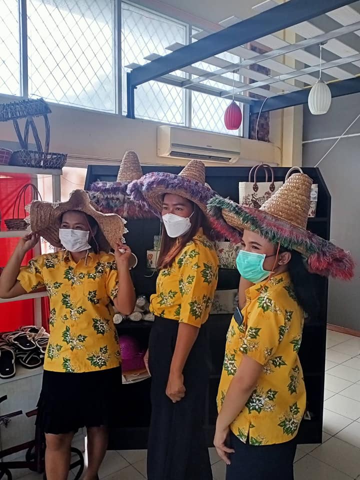 พช.จังหวัดปราจีนบุรี ร่วมเปิดโครงการร้านฟิชเชอร์แมนช็อป จำหน่ายสินค้าผลผลิตจากเกษตรกร ที่ศูนย์จำหน่ายสินค้าบริการและของดีทวารวดีปราจีนบุรี (ศูนย์ OTOP พลาซ่า) จัดโดยสำนักงานประมงจังหวัดปราจีนบุรี