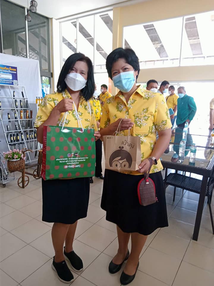 พช.จังหวัดปราจีนบุรี ร่วมเปิดโครงการร้านฟิชเชอร์แมนช็อป จำหน่ายสินค้าผลผลิตจากเกษตรกร ที่ศูนย์จำหน่ายสินค้าบริการและของดีทวารวดีปราจีนบุรี (ศูนย์ OTOP พลาซ่า) จัดโดยสำนักงานประมงจังหวัดปราจีนบุรี