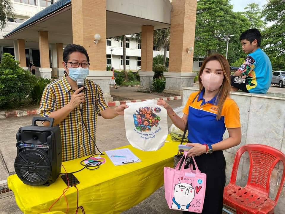 พช.ปราจีนบุรี ดำเนินการจัดกิจกรรมตลาดประชารัฐคนไทยยิ้มได้จังหวัดปราจีนบุรี