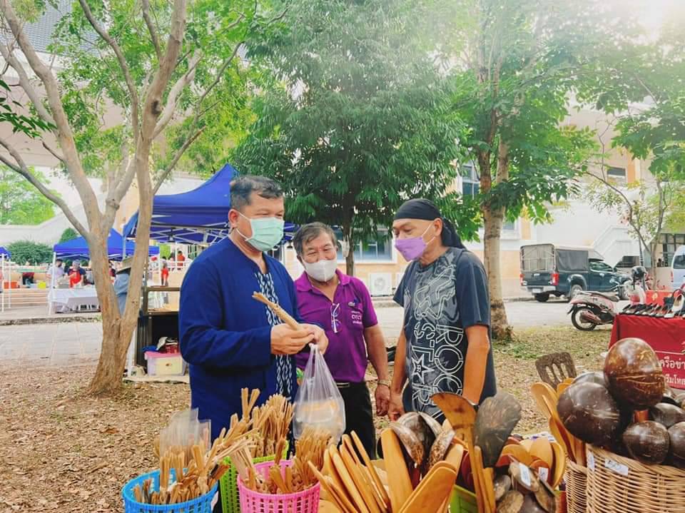 พช.ปราจีนบุรี ดำเนินการจัดกิจกรรมตลาดประชารัฐคนไทยยิ้มได้จังหวัดปราจีนบุรี