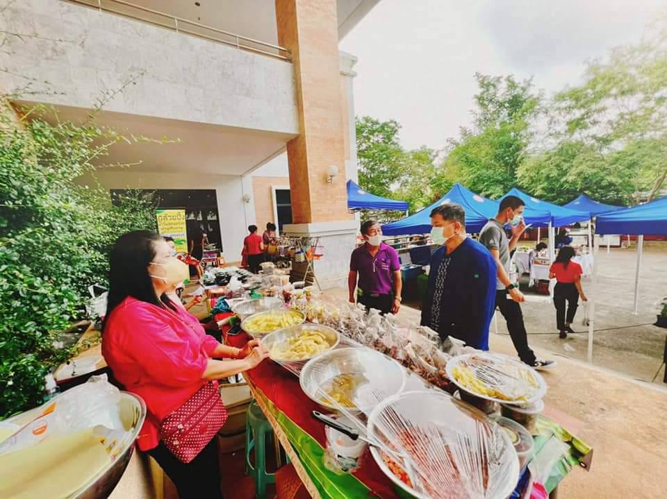 พช.ปราจีนบุรี ดำเนินการจัดกิจกรรมตลาดประชารัฐคนไทยยิ้มได้จังหวัดปราจีนบุรี