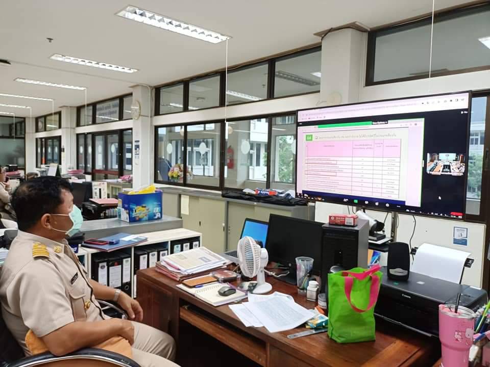 พช.ปราจีนบุรี ร่วมประชุมติดตามการขับเคลื่อนการดาเนินงานขจัดความยากจนและพัฒนาคนทุกช่วงวัยอย่างยั่งยืนตามหลักปรัชญาของเศรษฐกิจพอเพียง ผ่านระบบ Zoom Cloud Meeting