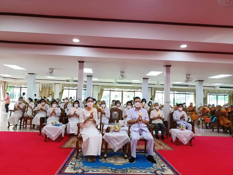 พช.ปราจีนบุรี ร่วมพิธีเจริญพระพุทธมนต์และเวียนเทียน ส่งเสริมพระพุทธศาสนา เนื่องในเทศกาลวันวิสาขบูชา พุทธศักราช 2656
