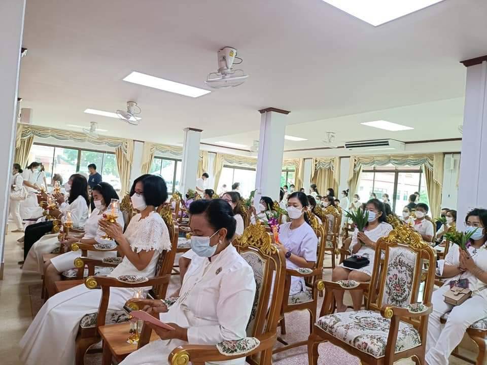 พช.ปราจีนบุรี ร่วมพิธีเจริญพระพุทธมนต์และเวียนเทียน ส่งเสริมพระพุทธศาสนา เนื่องในเทศกาลวันวิสาขบูชา พุทธศักราช 2656