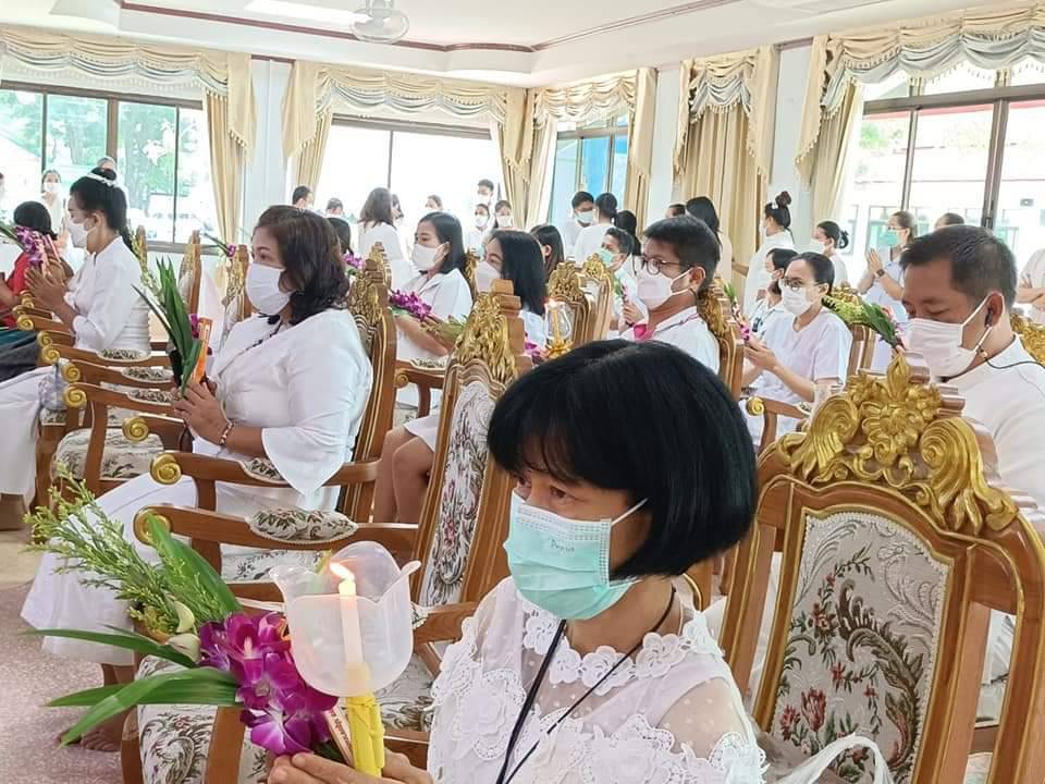 พช.ปราจีนบุรี ร่วมพิธีเจริญพระพุทธมนต์และเวียนเทียน ส่งเสริมพระพุทธศาสนา เนื่องในเทศกาลวันวิสาขบูชา พุทธศักราช 2656