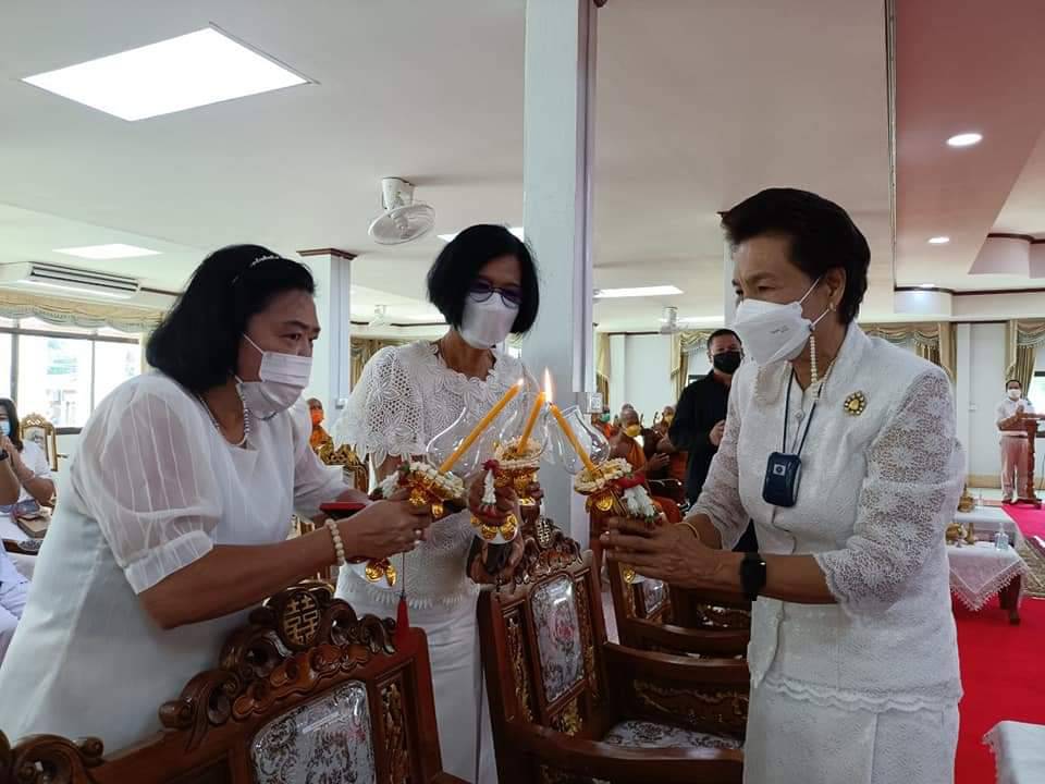 พช.ปราจีนบุรี ร่วมพิธีเจริญพระพุทธมนต์และเวียนเทียน ส่งเสริมพระพุทธศาสนา เนื่องในเทศกาลวันวิสาขบูชา พุทธศักราช 2656