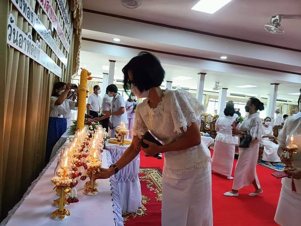 พช.ปราจีนบุรี ร่วมพิธีเจริญพระพุทธมนต์และเวียนเทียน ส่งเสริมพระพุทธศาสนา เนื่องในเทศกาลวันวิสาขบูชา พุทธศักราช 2656