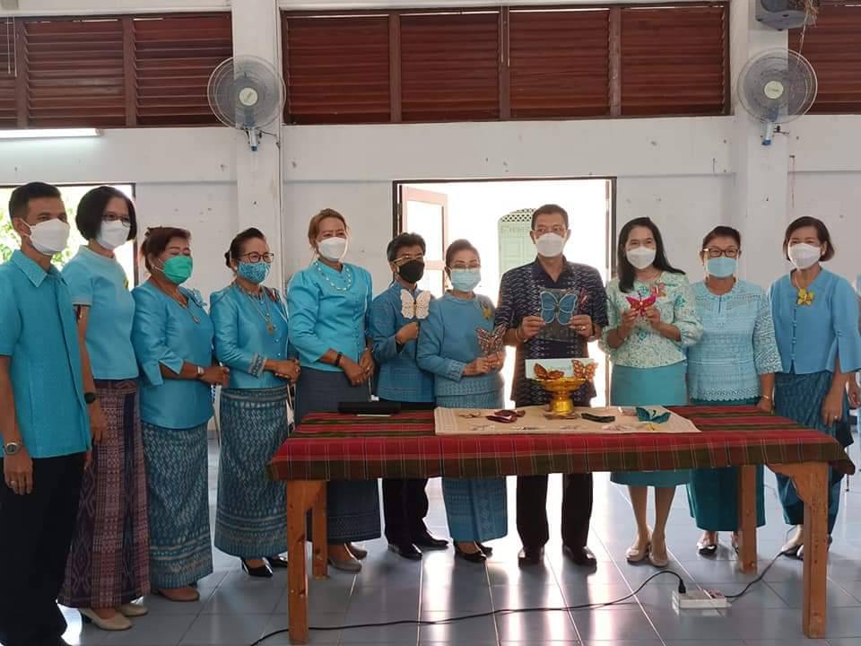พช.ปราจีนบุรี ร่วมใจประดิษฐ์ “ผีเสื้อแห่งความจงรักภักดี” จากผ้าอัตลักษณ์ท้องถิ่น เพื่อเฉลิมพระเกียรติสมเด็จพระบรมราชชนนีพันปีหลวง เนื่องในโอกาสมหามงคลเฉลิมพระชนมพรรษา 90 พรรษา 12 สิงหาคม 2565