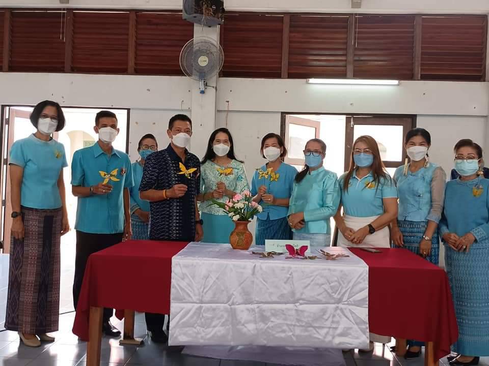 พช.ปราจีนบุรี ร่วมใจประดิษฐ์ “ผีเสื้อแห่งความจงรักภักดี” จากผ้าอัตลักษณ์ท้องถิ่น เพื่อเฉลิมพระเกียรติสมเด็จพระบรมราชชนนีพันปีหลวง เนื่องในโอกาสมหามงคลเฉลิมพระชนมพรรษา 90 พรรษา 12 สิงหาคม 2565