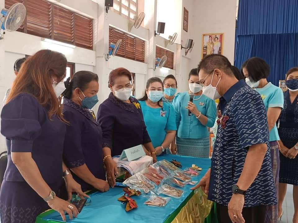 พช.ปราจีนบุรี ร่วมใจประดิษฐ์ “ผีเสื้อแห่งความจงรักภักดี” จากผ้าอัตลักษณ์ท้องถิ่น เพื่อเฉลิมพระเกียรติสมเด็จพระบรมราชชนนีพันปีหลวง เนื่องในโอกาสมหามงคลเฉลิมพระชนมพรรษา 90 พรรษา 12 สิงหาคม 2565