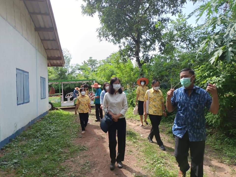 พช.ปราจีนบุรี นำผู้ตรวจราชการกรมการพัฒนาชุมชน เขตตรวจราชการที่ 9 กลุ่มจังหวัดภาคตะวันออก 2 ลงพื้นที่ตรวจติดตามประเด็นตรวจราชการ การขจัดความยากจนและพัฒนาคนทุกช่วงวัยอย่างยังยืนตามหลักปรัชญาเศรษฐกิจพอเพียง (มิติด้านความเป็นอยู่) ณ ตำบลนนทรี อำเภอกบินทร์บุรี จังหวัดปราจีนบุรี