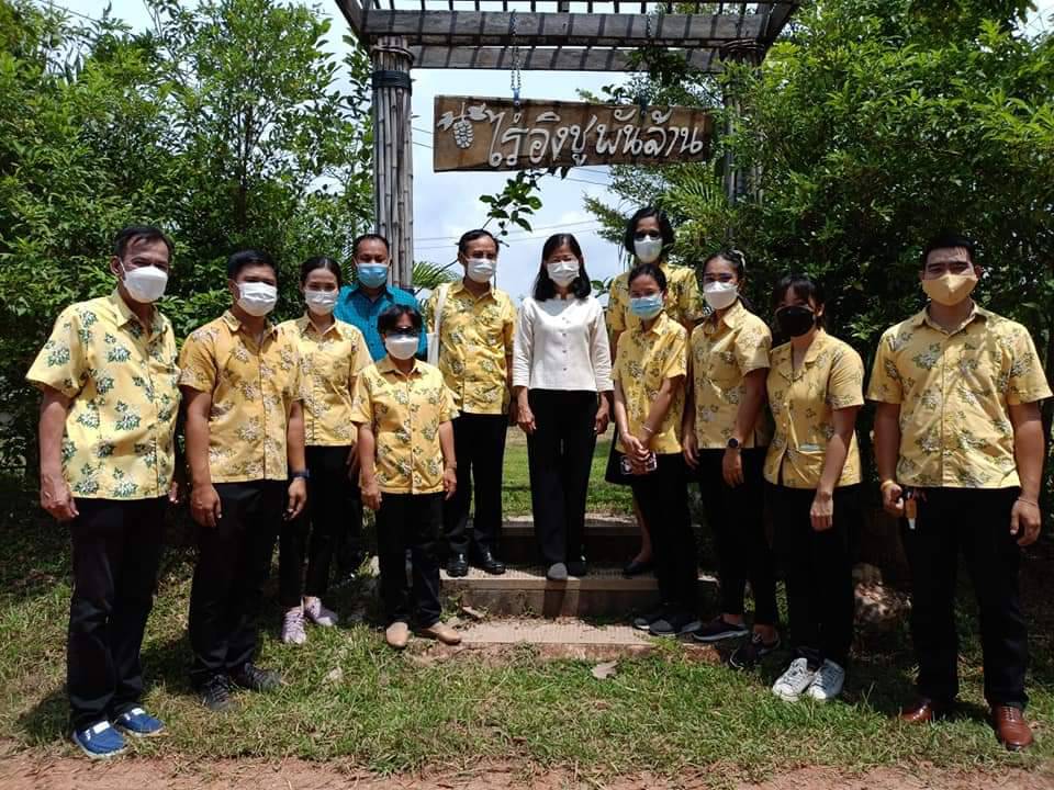 พช.ปราจีนบุรี นำผู้ตรวจราชการกรมการพัฒนาชุมชน เขตตรวจราชการที่ 9 กลุ่มจังหวัดภาคตะวันออก 2 ลงพื้นที่ตรวจติดตามประเด็นตรวจราชการ การขจัดความยากจนและพัฒนาคนทุกช่วงวัยอย่างยังยืนตามหลักปรัชญาเศรษฐกิจพอเพียง (มิติด้านความเป็นอยู่) ณ ตำบลนนทรี อำเภอกบินทร์บุรี จังหวัดปราจีนบุรี
